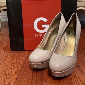 G By GUESS GGVIANAA Patent Platform Stiletto Round Toe Nude Pump Size 6 1/2 M